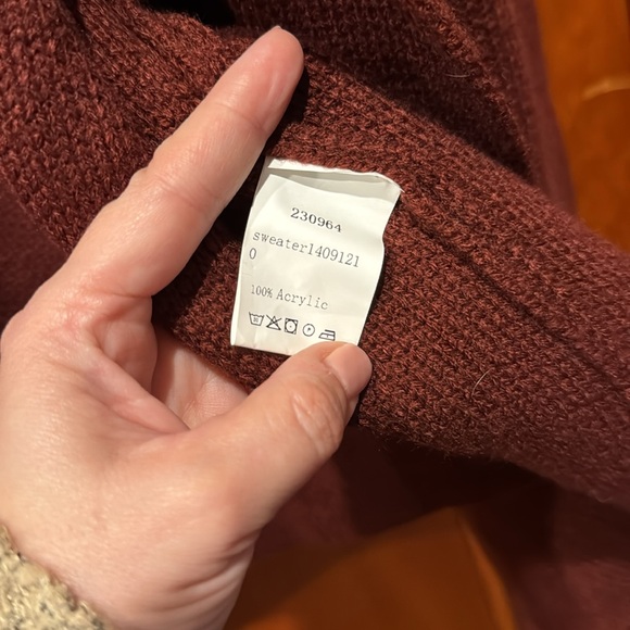 Cardigan with Pockets: Maroon Color. - Picture 5 of 5